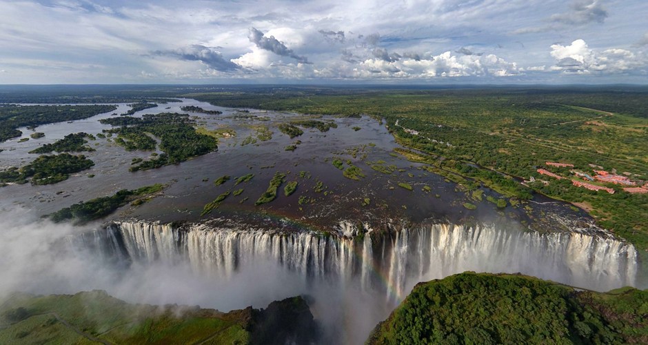 wide shot of vic falls